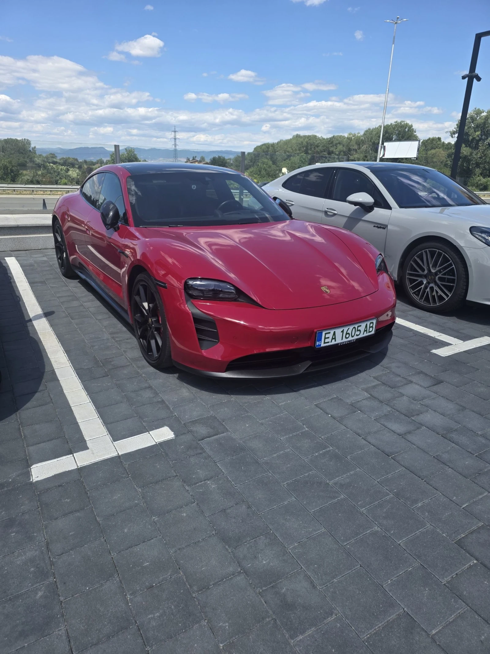Porsche Taycan GTS | Auto.bg — изображение 1 Porsche Taycan GTS | Auto.bg — изображение 1