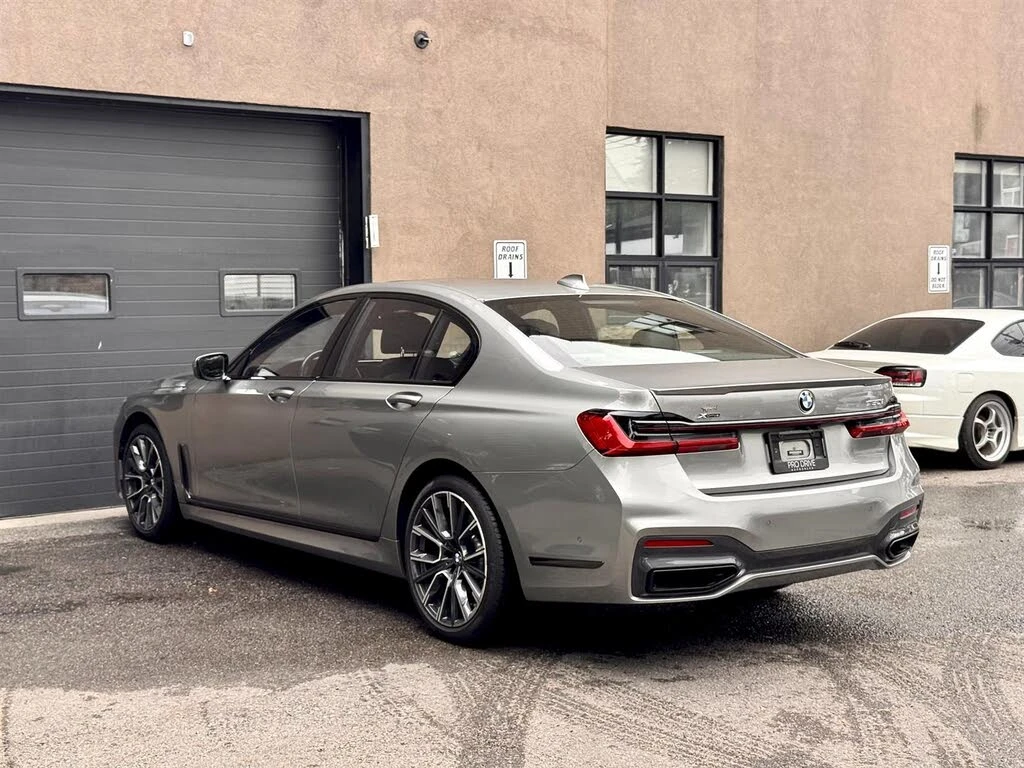 BMW 750 XDRIVE * CARBON CORE * LASER * MASSAGE * 360 - изображение 6 | Auto.bg BMW 750 XDRIVE * CARBON CORE * LASER * MASSAGE * 360 - изображение 6