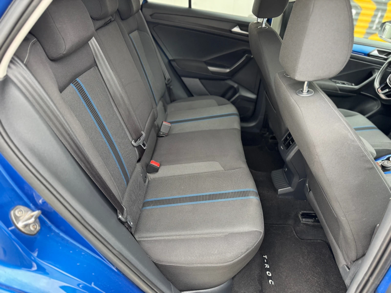 VW T-Roc 2.0 TDI Style 4Motion Пълна Сервизна История - изображение 10 | Auto.bg VW T-Roc 2.0 TDI Style 4Motion Пълна Сервизна История - изображение 10