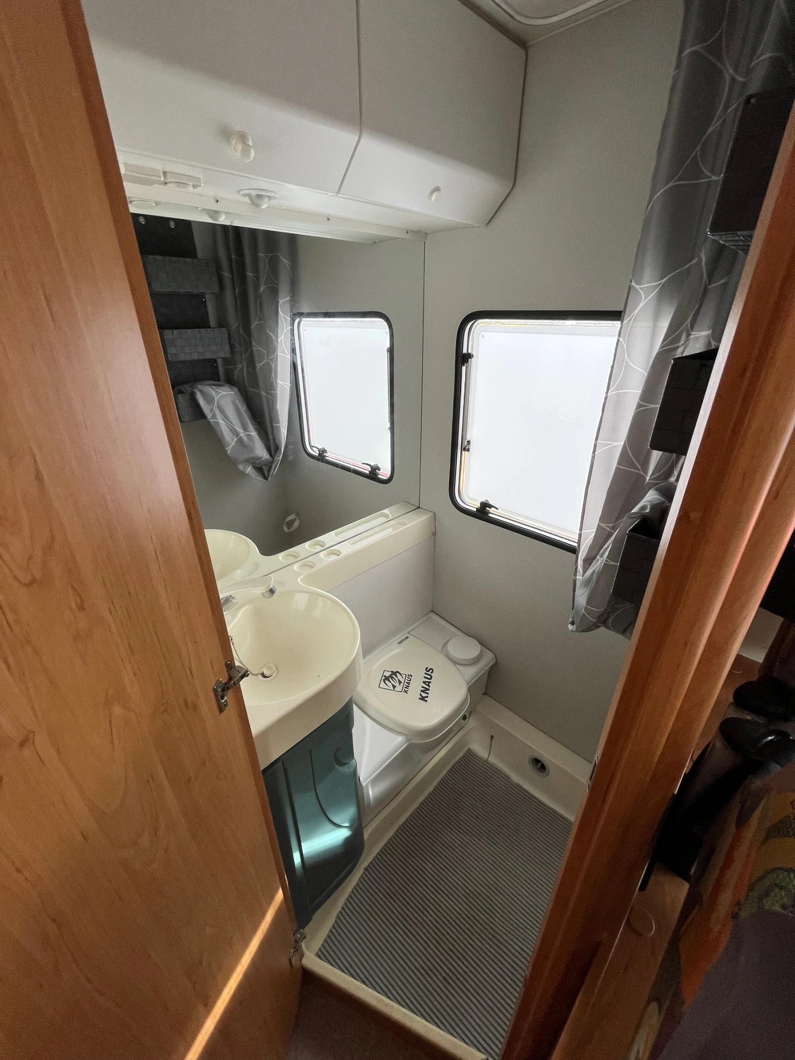 Кемпер Fiat Ducato KNAUS 510c - изображение 10 | Auto.bg Кемпер Fiat Ducato KNAUS 510c - изображение 10
