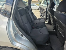 Toyota Rav4 2.0i 4x4 Navi Климатроник Парктроник HandsFree - 13900 лв. / 7106.96 € - 54867955 17 | Car24.bg Toyota Rav4 2.0i 4x4 Navi Климатроник Парктроник HandsFree - 13900 лв. / 7106.96 € - 54867955 17