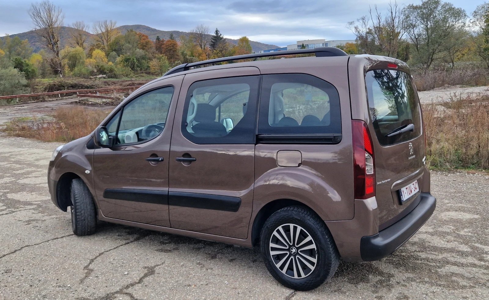 Peugeot Partner 1.6 e-HDI 92кн ТОП  - изображение 7 | Auto.bg Peugeot Partner 1.6 e-HDI 92кн ТОП  - изображение 7