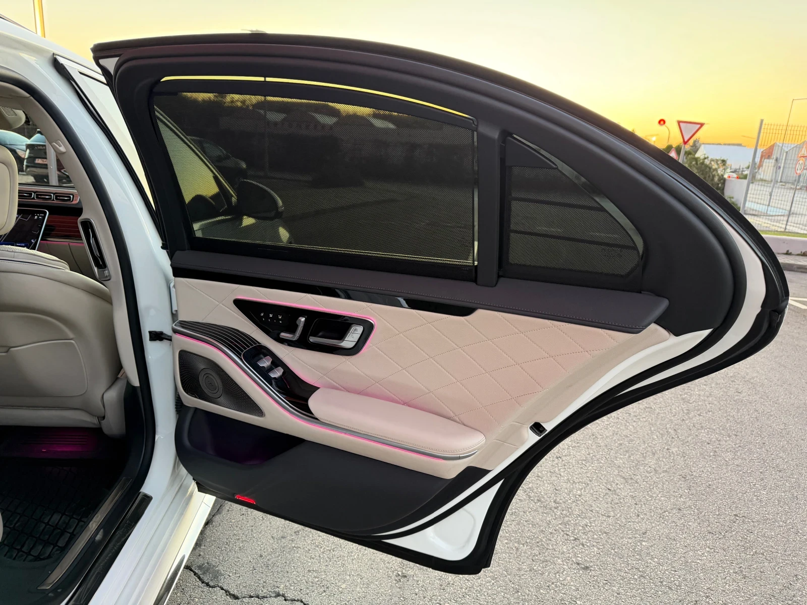 Mercedes-Benz S 400 MAYBACH* Поръчков* 4х4* Уникат - изображение 7 | Auto.bg Mercedes-Benz S 400 MAYBACH* Поръчков* 4х4* Уникат - изображение 7