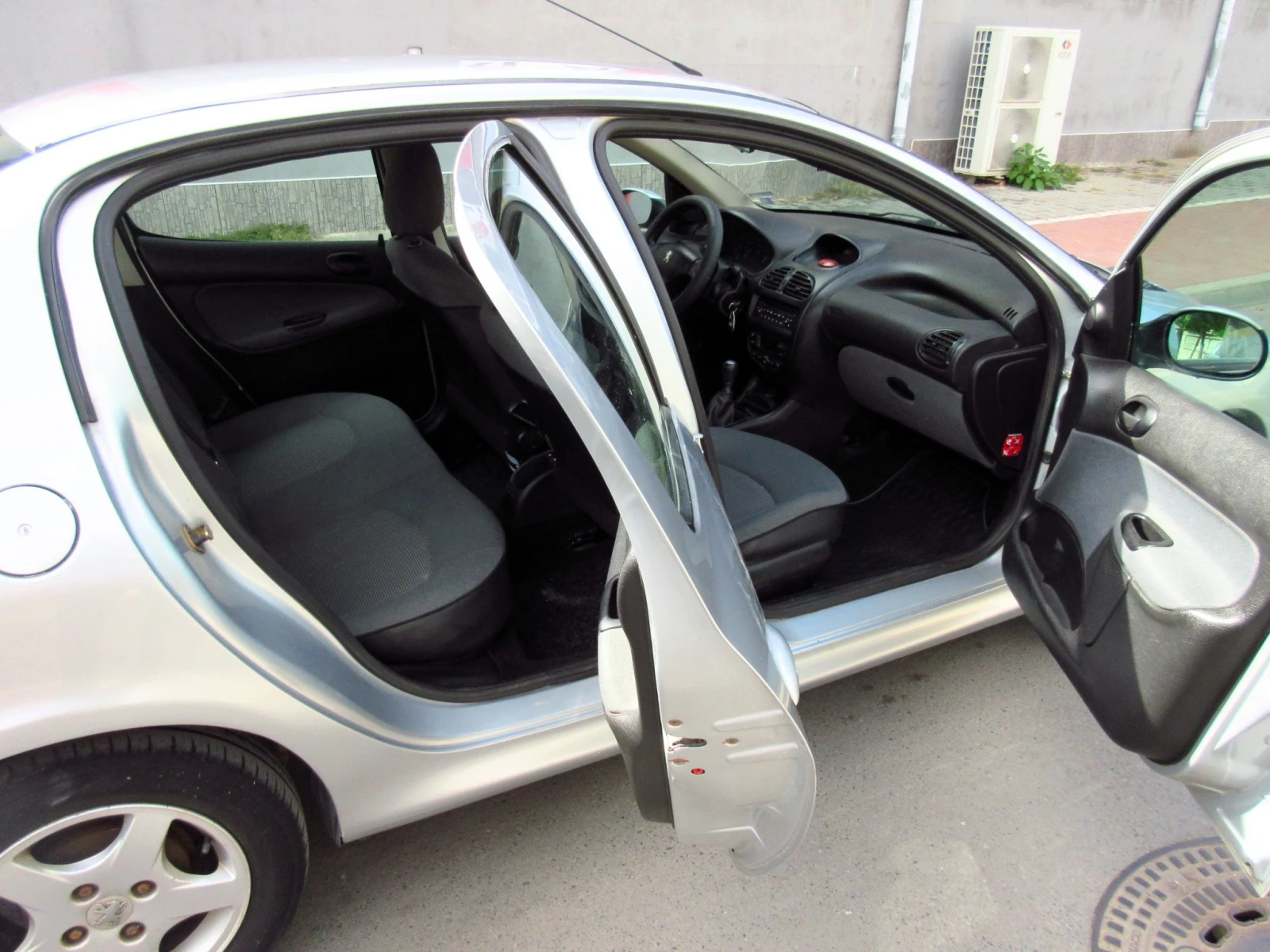 Peugeot 206 1.4i Уникат - изображение 8 | Auto.bg Peugeot 206 1.4i Уникат - изображение 8