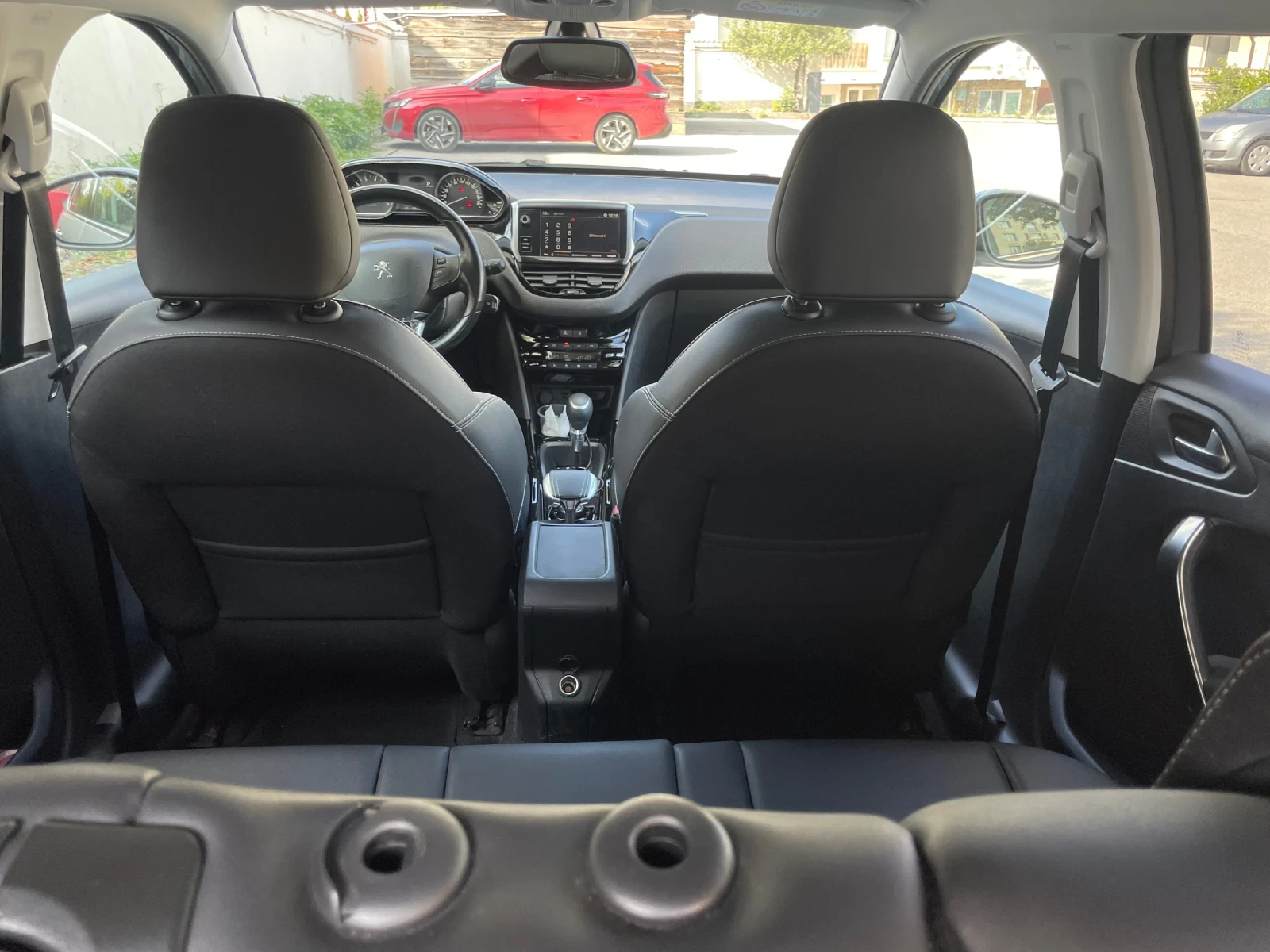 Peugeot 2008 ALLURE 1.2 Turbo 110 к.с. / Обслужен / ГО/ ЧАСТНА - изображение 5 | Auto.bg Peugeot 2008 ALLURE 1.2 Turbo 110 к.с. / Обслужен / ГО/ ЧАСТНА - изображение 5