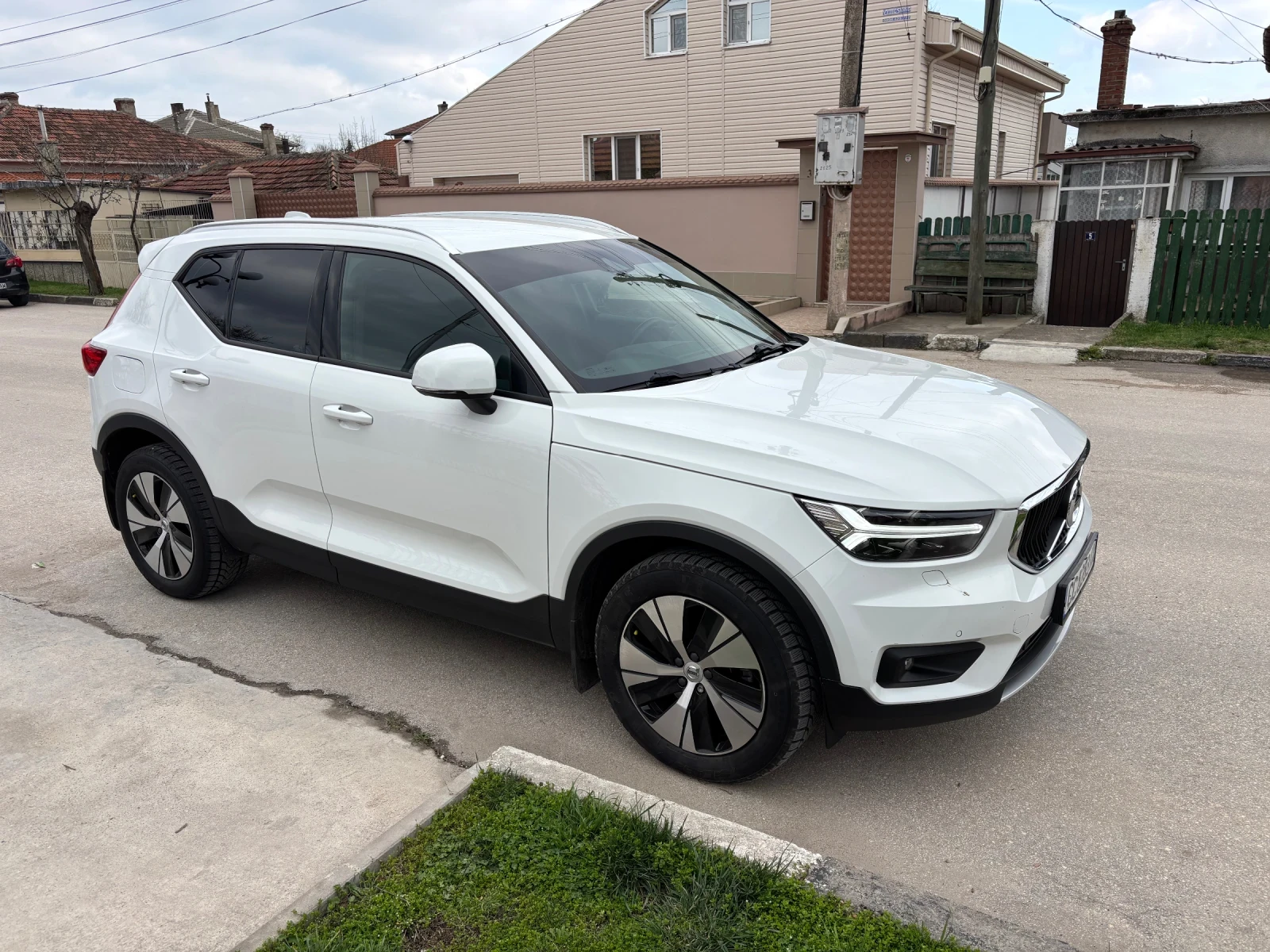 Volvo XC40 B4 2.0 Milh Hibrid - 197 кс - 4 цилинд. | Auto.bg — изображение 1 Volvo XC40 B4 2.0 Milh Hibrid - 197 кс - 4 цилинд. | Auto.bg — изображение 1