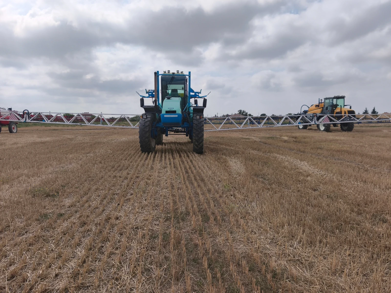 Самоходна пръскачка Berthoud Boxer II - изображение 7 | Auto.bg Самоходна пръскачка Berthoud Boxer II - изображение 7