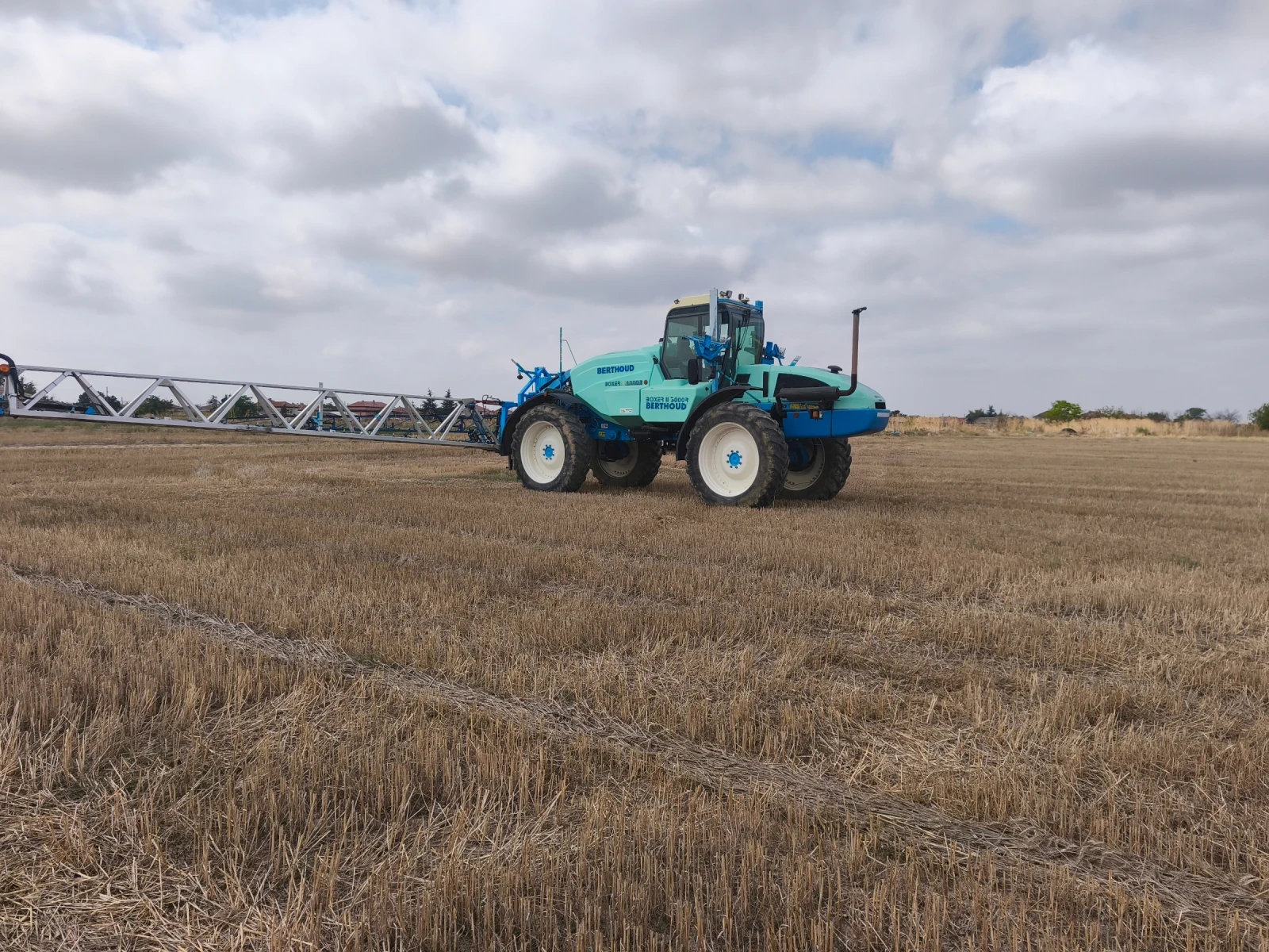 Самоходна пръскачка Berthoud Boxer II - изображение 8 | Auto.bg Самоходна пръскачка Berthoud Boxer II - изображение 8