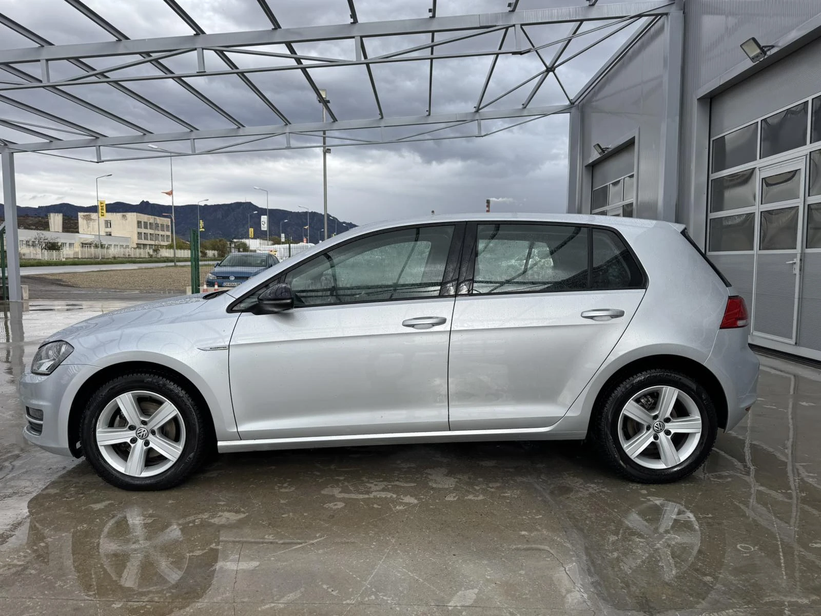 VW Golf 110ps* 6ск* Климатик* Парктроник*  - изображение 2 | Auto.bg VW Golf 110ps* 6ск* Климатик* Парктроник*  - изображение 2