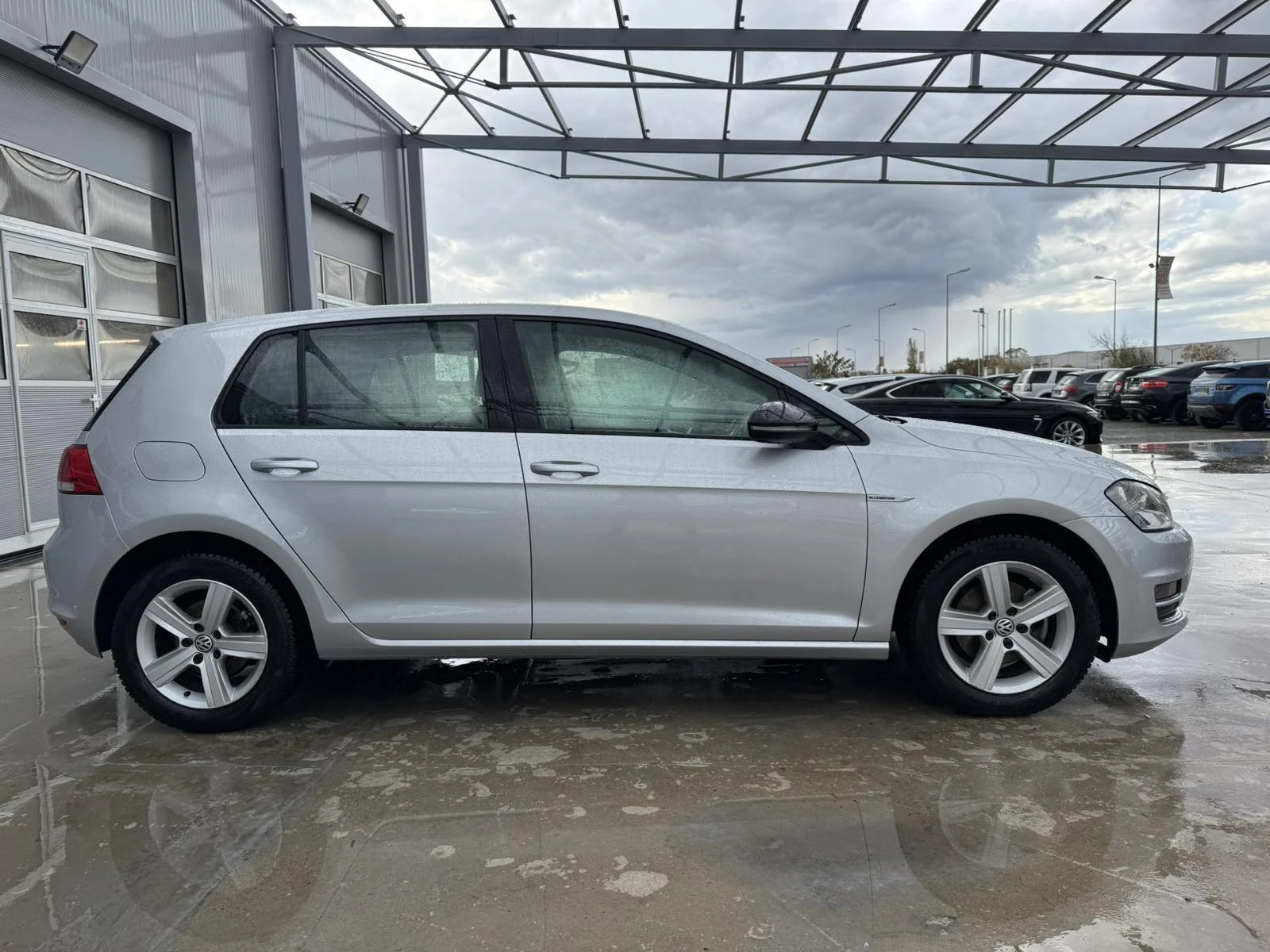 VW Golf 110ps* 6ск* Климатик* Парктроник*  - изображение 6 | Auto.bg VW Golf 110ps* 6ск* Климатик* Парктроник*  - изображение 6