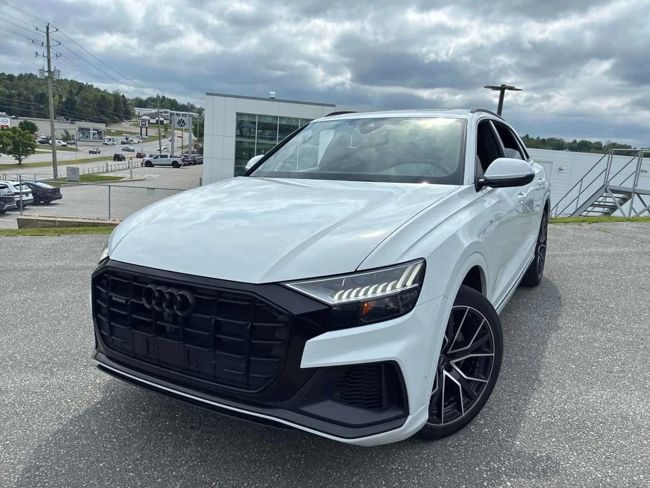 Audi Q8 S LINE * ГЛАВНО ПРЕДСТАВИТЕЛСТВО НА VOLKSWAGEN * | Auto.bg — изображение 1 Audi Q8 S LINE * ГЛАВНО ПРЕДСТАВИТЕЛСТВО НА VOLKSWAGEN * | Auto.bg — изображение 1