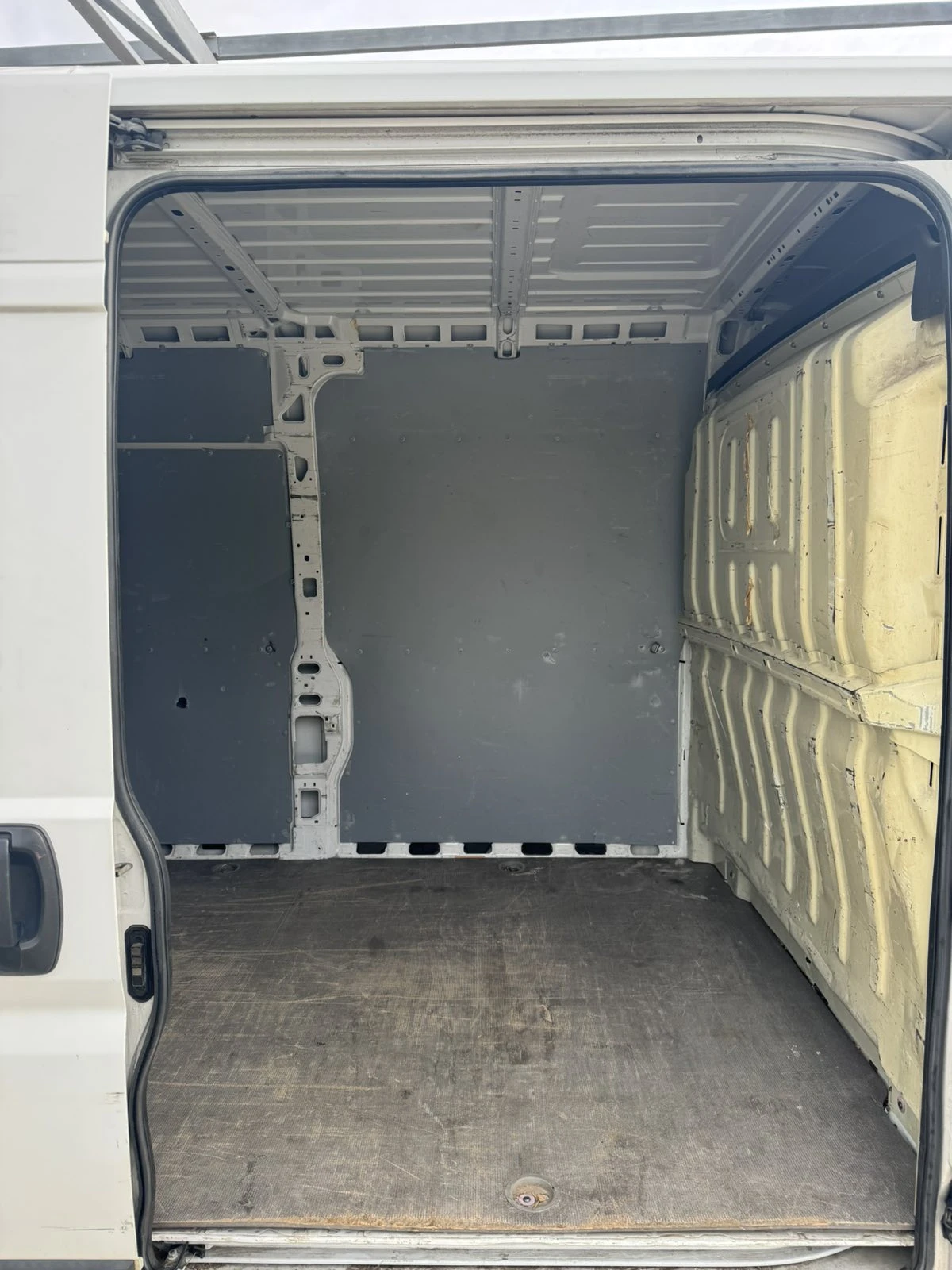 Fiat Ducato 2.3* 130ps* 6ск* НАВИ* КЛИМА* Professional - изображение 9 | Auto.bg Fiat Ducato 2.3* 130ps* 6ск* НАВИ* КЛИМА* Professional - изображение 9