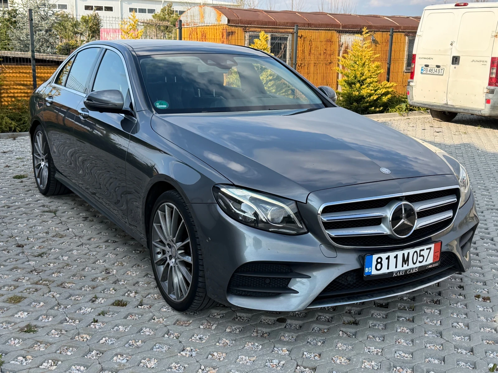 Mercedes-Benz E 350 AMG = 360 = PANORAMA = KEYLESS GO = OBDUHVANE | Auto.bg — изображение 1 Mercedes-Benz E 350 AMG = 360 = PANORAMA = KEYLESS GO = OBDUHVANE | Auto.bg — изображение 1