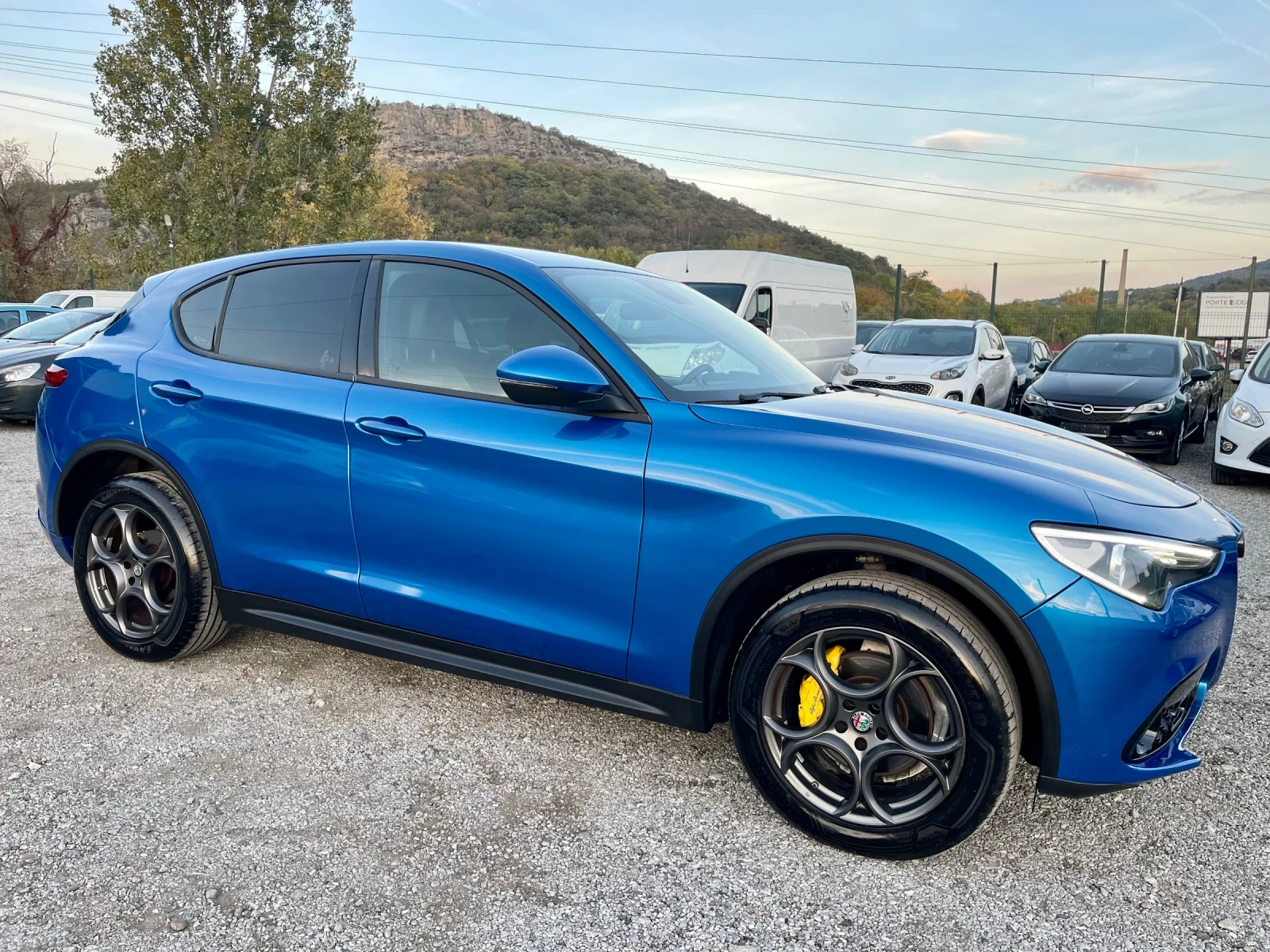 Alfa Romeo Stelvio 2.2-4x4-ОБСЛУЖЕН-АВТОМАТ-НАВИ-КОЖА-FULL LED - изображение 7 | Auto.bg Alfa Romeo Stelvio 2.2-4x4-ОБСЛУЖЕН-АВТОМАТ-НАВИ-КОЖА-FULL LED - изображение 7