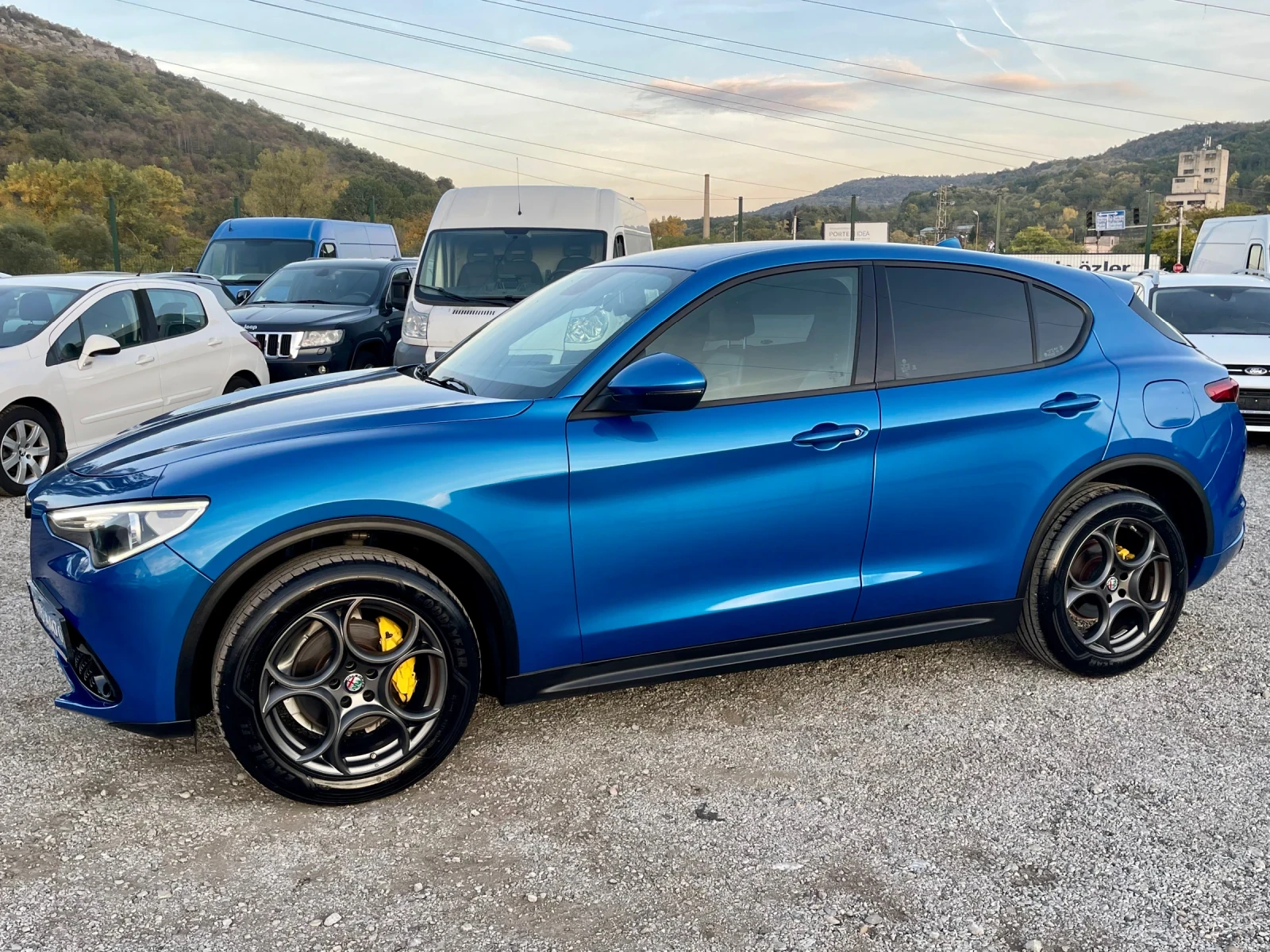 Alfa Romeo Stelvio 2.2-4x4-ОБСЛУЖЕН-АВТОМАТ-НАВИ-КОЖА-FULL LED - изображение 3 | Auto.bg Alfa Romeo Stelvio 2.2-4x4-ОБСЛУЖЕН-АВТОМАТ-НАВИ-КОЖА-FULL LED - изображение 3