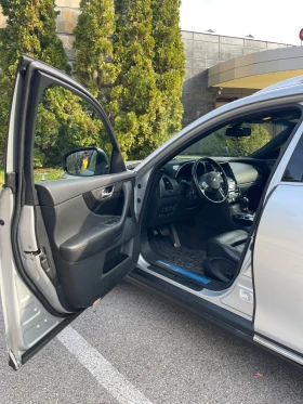 Infiniti QX70 - 43500 лв. / 22241.20 € - 10750726 3 | Car24.bg Infiniti QX70 - 43500 лв. / 22241.20 € - 10750726 3