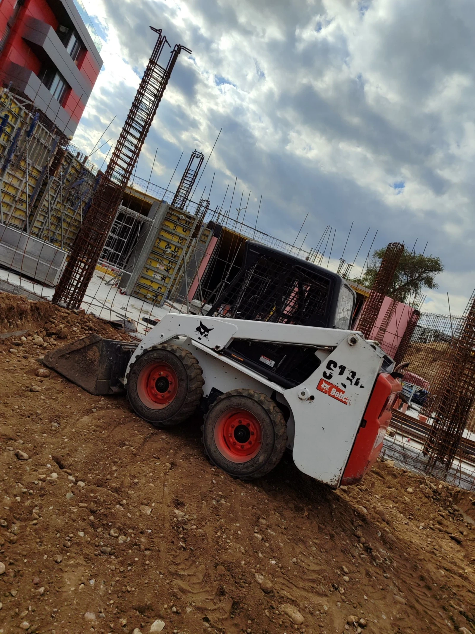 Мини челни товарачи Bobcat S 130 - изображение 2 | Auto.bg Мини челни товарачи Bobcat S 130 - изображение 2