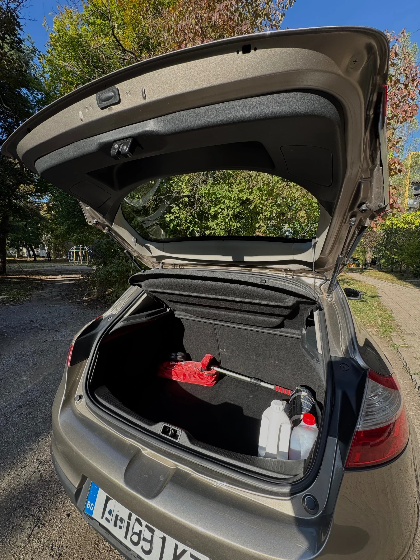 Renault Megane 1.5 dCi (110 кс) EDC - изображение 7 | Auto.bg Renault Megane 1.5 dCi (110 кс) EDC - изображение 7