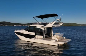 Моторна яхта Galeon 440 Fly
