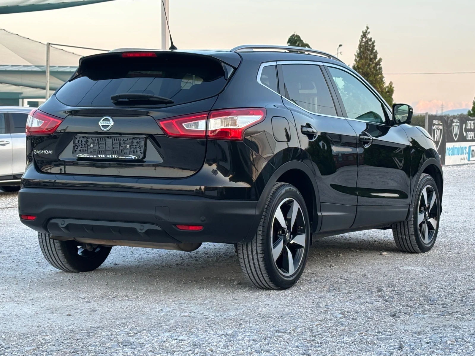 Nissan Qashqai 1.6 DCI/ AUTO /NAVI /360 /PANO /N-TEC / - изображение 3 | Auto.bg Nissan Qashqai 1.6 DCI/ AUTO /NAVI /360 /PANO /N-TEC / - изображение 3