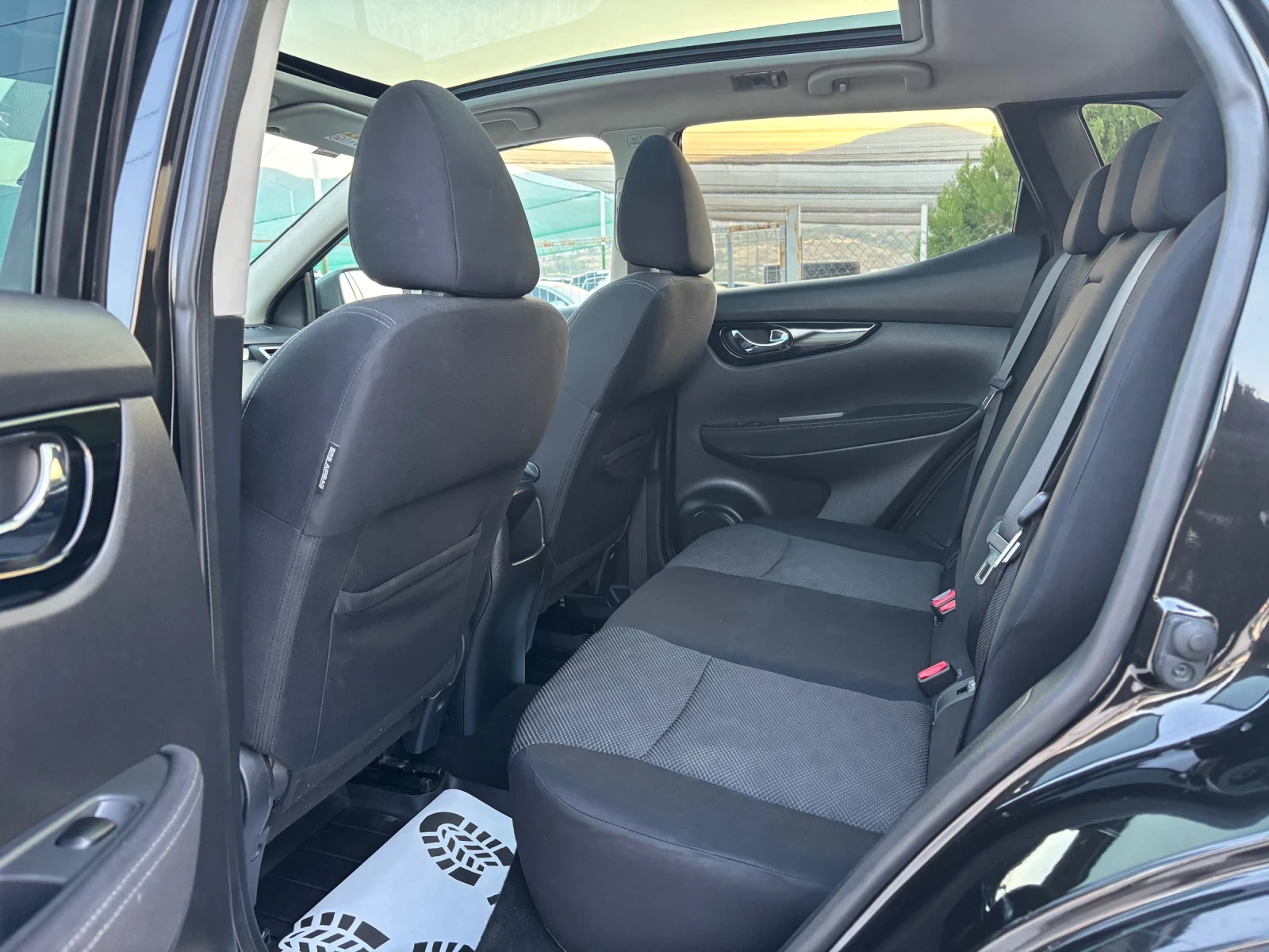 Nissan Qashqai 1.6 DCI/ AUTO /NAVI /360 /PANO /N-TEC / - изображение 10 | Auto.bg Nissan Qashqai 1.6 DCI/ AUTO /NAVI /360 /PANO /N-TEC / - изображение 10