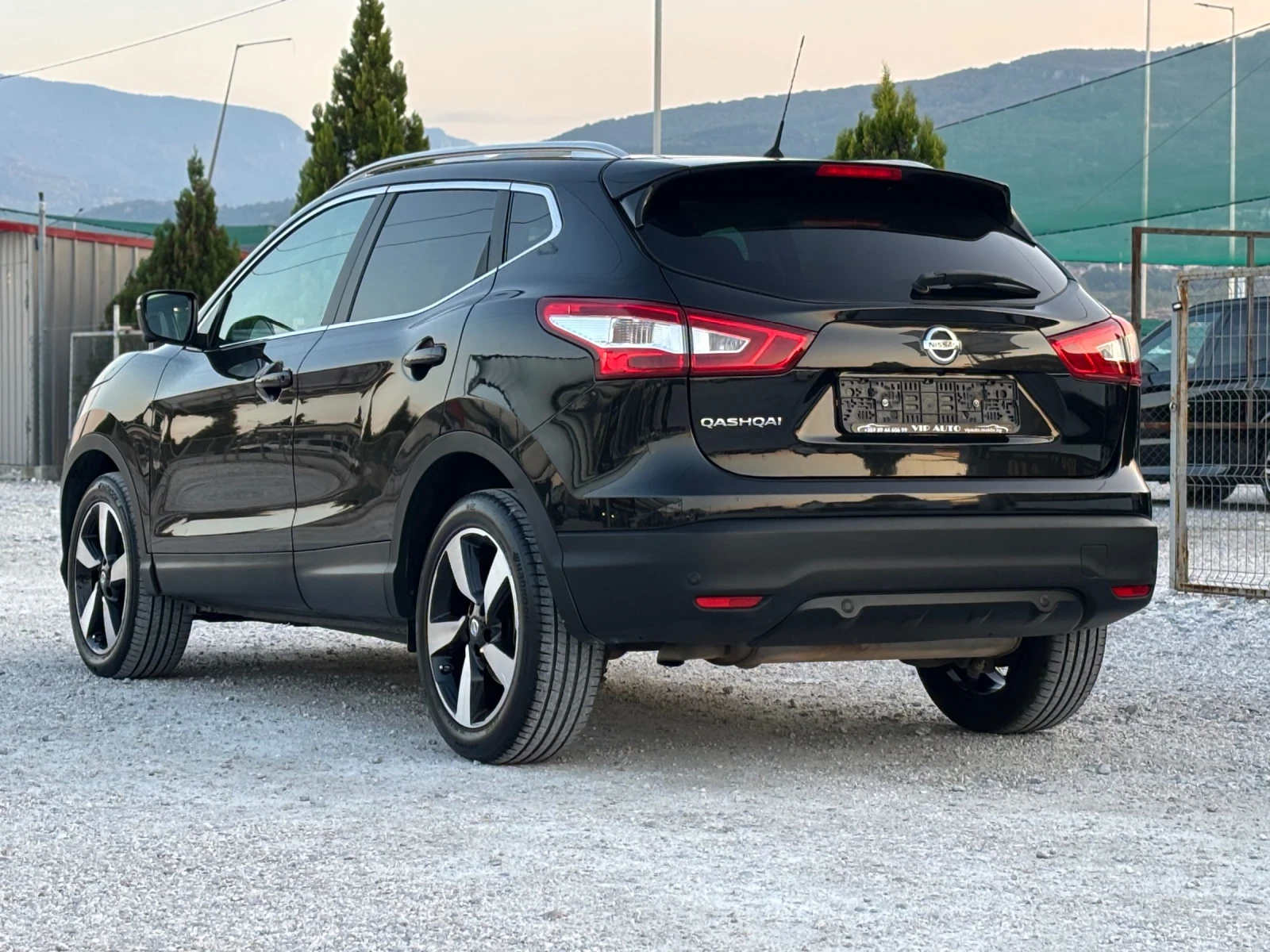 Nissan Qashqai 1.6 DCI/ AUTO /NAVI /360 /PANO /N-TEC / - изображение 4 | Auto.bg Nissan Qashqai 1.6 DCI/ AUTO /NAVI /360 /PANO /N-TEC / - изображение 4