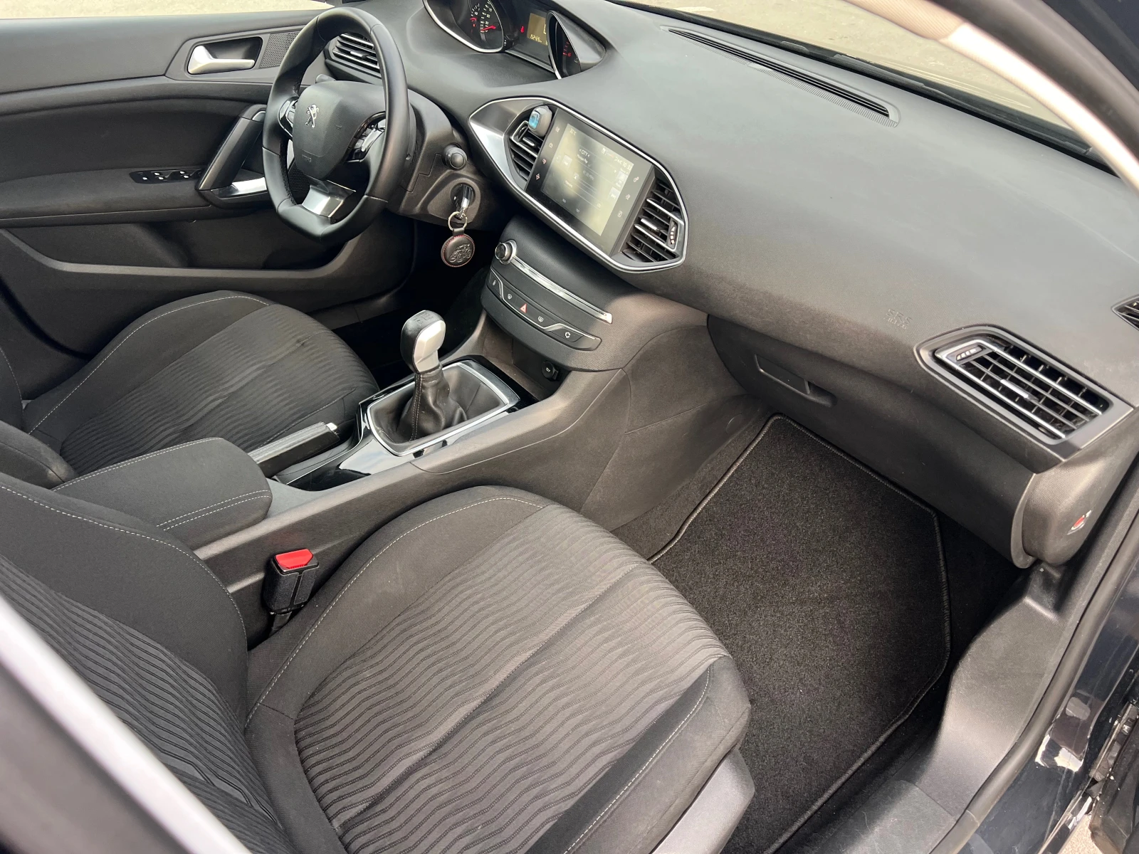 Peugeot 308 1.6 HDI 92Hp - изображение 10 | Auto.bg Peugeot 308 1.6 HDI 92Hp - изображение 10