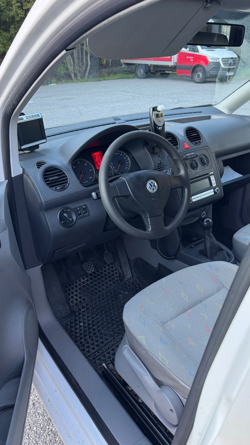 VW Caddy Maxi 1.9 TDI 117500 км - изображение 9 | Auto.bg VW Caddy Maxi 1.9 TDI 117500 км - изображение 9