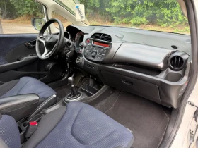 Honda Jazz 1.2i ГАЗ.ИНЖ 90кс 2-ключа Без Ръжди | Auto.bg — изображение 12 Honda Jazz 1.2i ГАЗ.ИНЖ 90кс 2-ключа Без Ръжди | Auto.bg — изображение 12