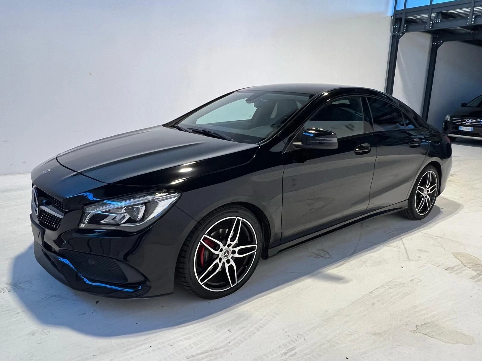 Mercedes-Benz CLA 220 AMG-PAKET, FACE, KAMERA - изображение 3 | Auto.bg Mercedes-Benz CLA 220 AMG-PAKET, FACE, KAMERA - изображение 3