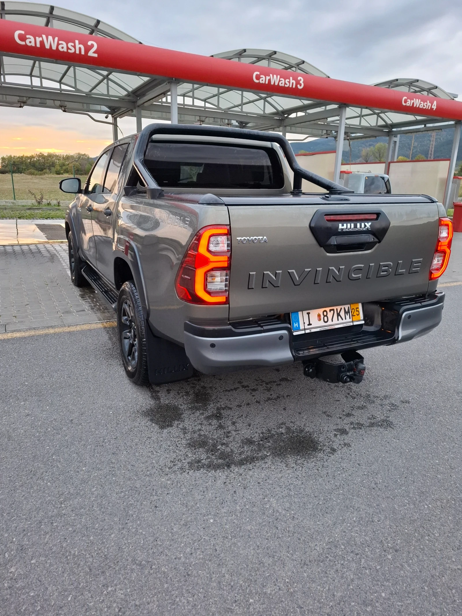 Toyota Hilux Invicible 2.8 automatic JBL FUL!!! - изображение 3 | Auto.bg Toyota Hilux Invicible 2.8 automatic JBL FUL!!! - изображение 3