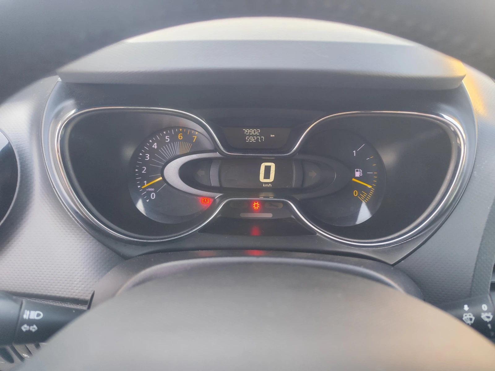 Renault Captur 79000км / Сервизна история / Безключов достъп  - изображение 9 | Auto.bg Renault Captur 79000км / Сервизна история / Безключов достъп  - изображение 9