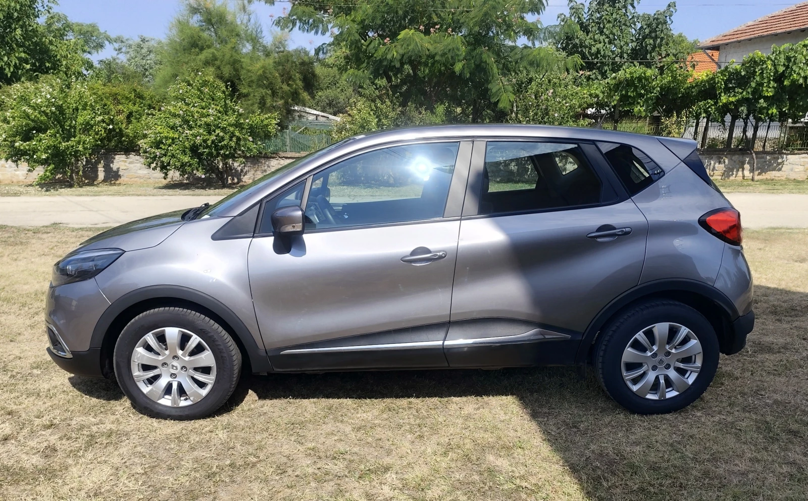 Renault Captur 79000км / Сервизна история / Безключов достъп  - изображение 2 | Auto.bg Renault Captur 79000км / Сервизна история / Безключов достъп  - изображение 2