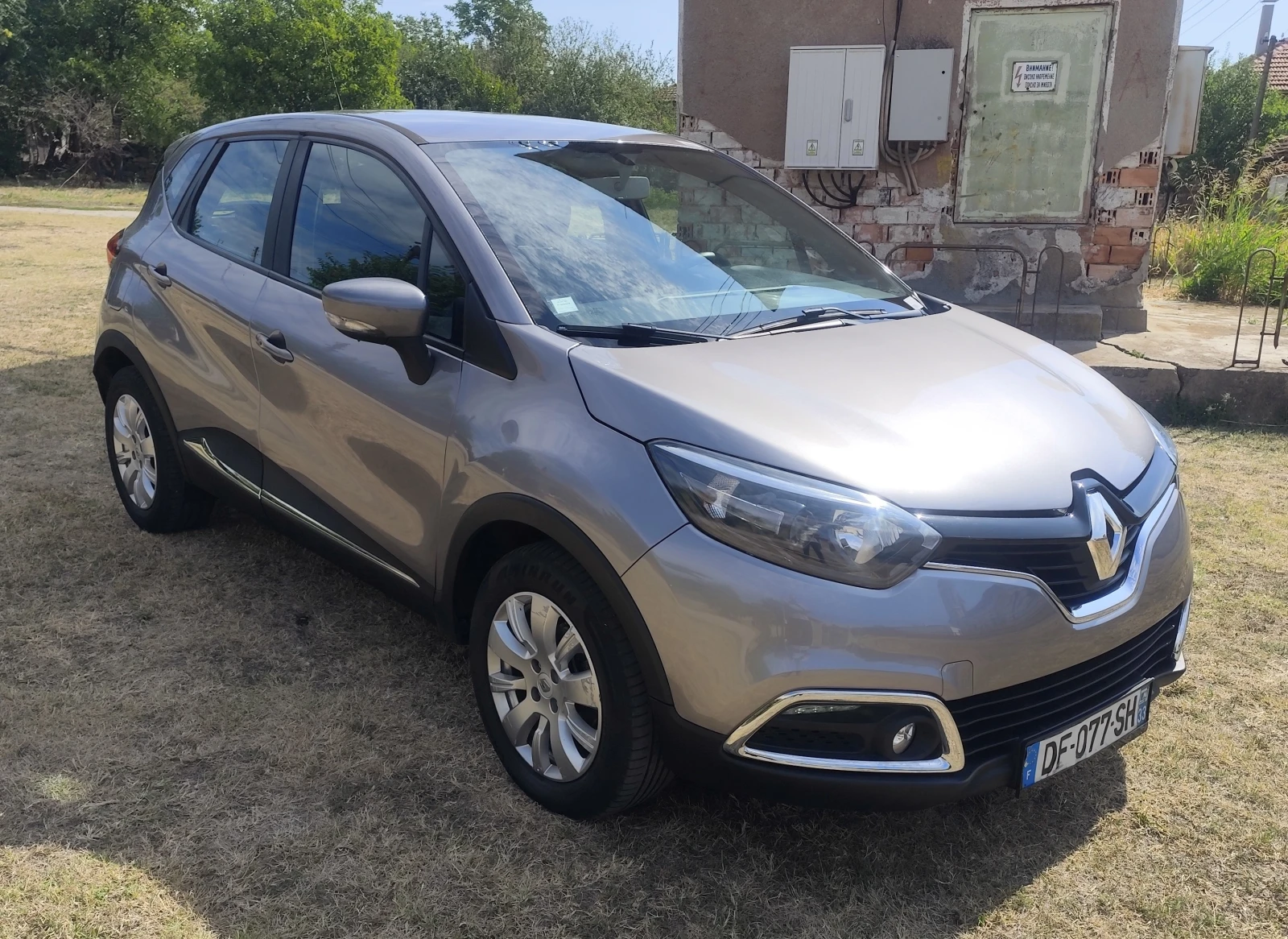 Renault Captur 79000км / Сервизна история / Безключов достъп  - изображение 6 | Auto.bg Renault Captur 79000км / Сервизна история / Безключов достъп  - изображение 6