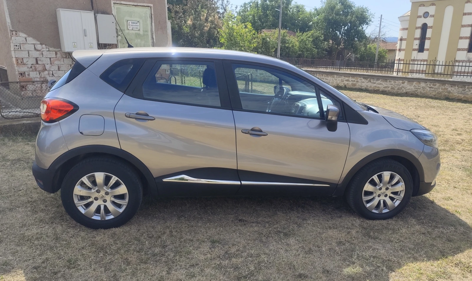 Renault Captur 79000км / Сервизна история / Безключов достъп  - изображение 5 | Auto.bg Renault Captur 79000км / Сервизна история / Безключов достъп  - изображение 5