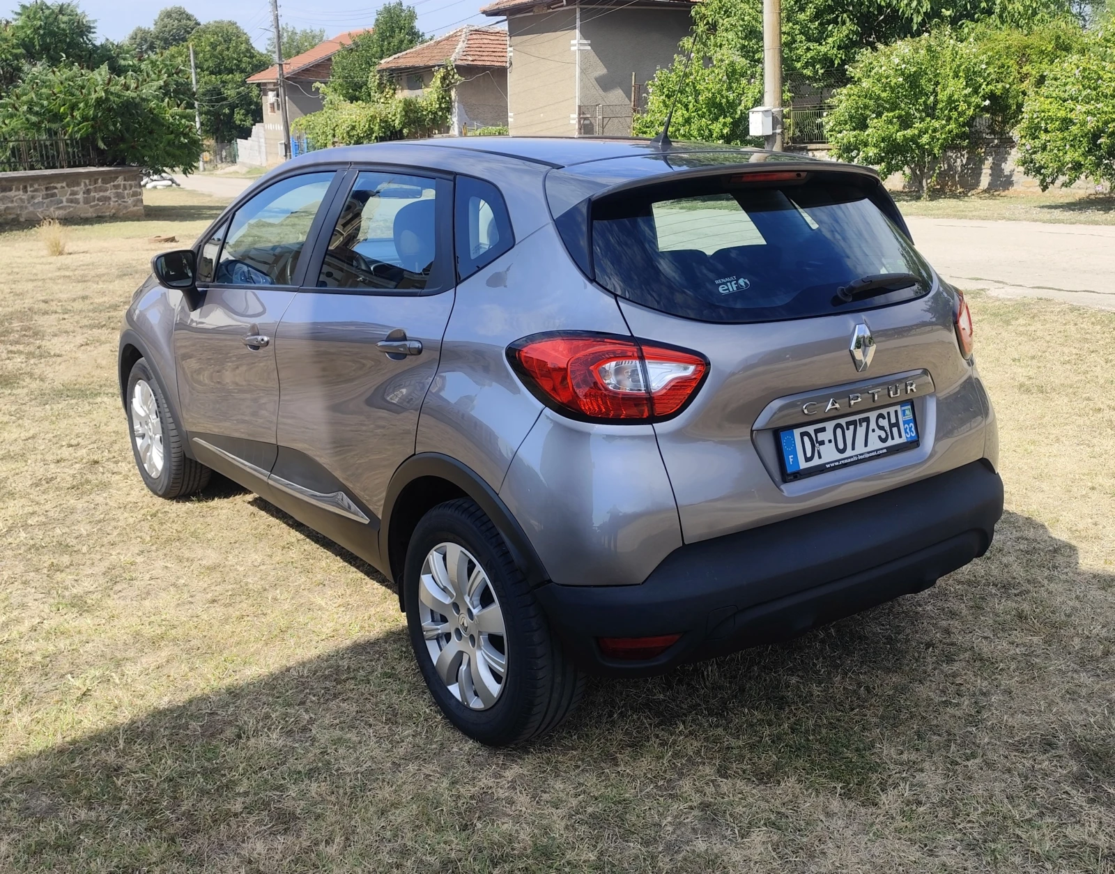 Renault Captur 79000км / Сервизна история / Безключов достъп  - изображение 3 | Auto.bg Renault Captur 79000км / Сервизна история / Безключов достъп  - изображение 3