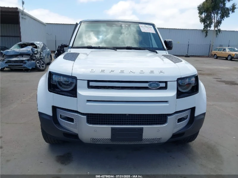 Land Rover Defender 130 P300 S - 107000 лв. / 54708.23 € - 43896935 1 | Car24.bg Land Rover Defender 130 P300 S - 107000 лв. / 54708.23 € - 43896935 1