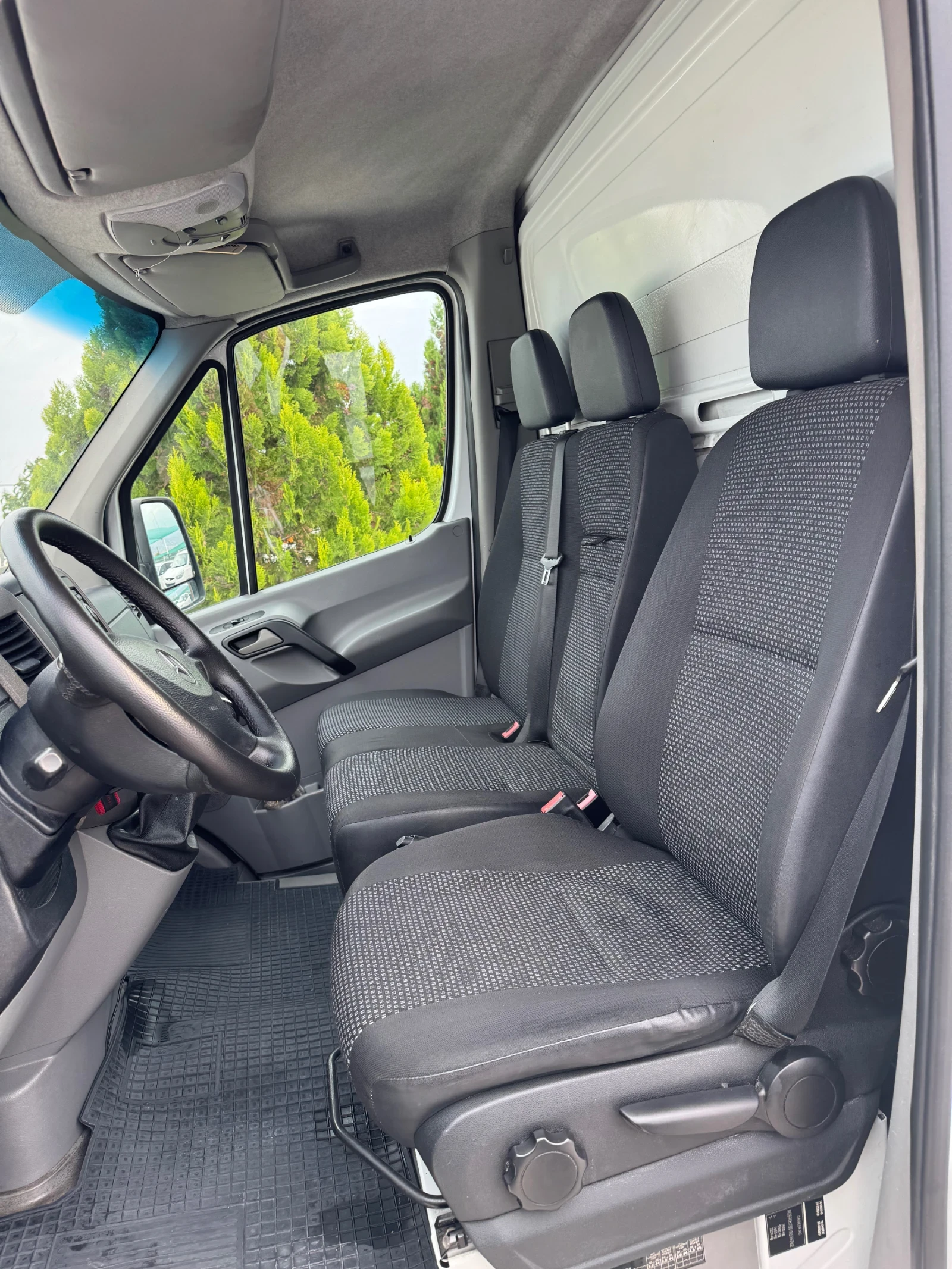 Mercedes-Benz Sprinter 311 Специален - изображение 7 | Auto.bg Mercedes-Benz Sprinter 311 Специален - изображение 7