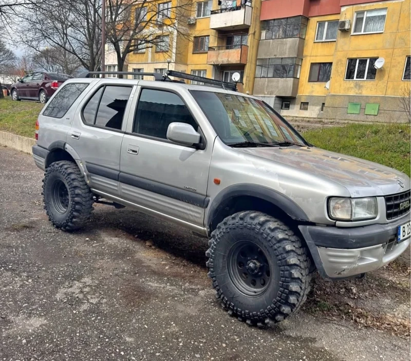 Opel Frontera 33ки гуми с минусови джанти, окачване, лед бар - 4000 € / 7823.32 лв. - 66086065 1 | Car24.bg Opel Frontera 33ки гуми с минусови джанти, окачване, лед бар - 4000 € / 7823.32 лв. - 66086065 1