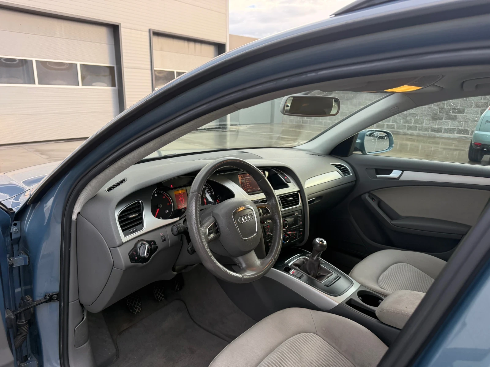 Audi A4 2.0TDI* EURO5 * КРУИЗ * START/STOP* ЛИЗИНГ *  - изображение 10 | Auto.bg Audi A4 2.0TDI* EURO5 * КРУИЗ * START/STOP* ЛИЗИНГ *  - изображение 10