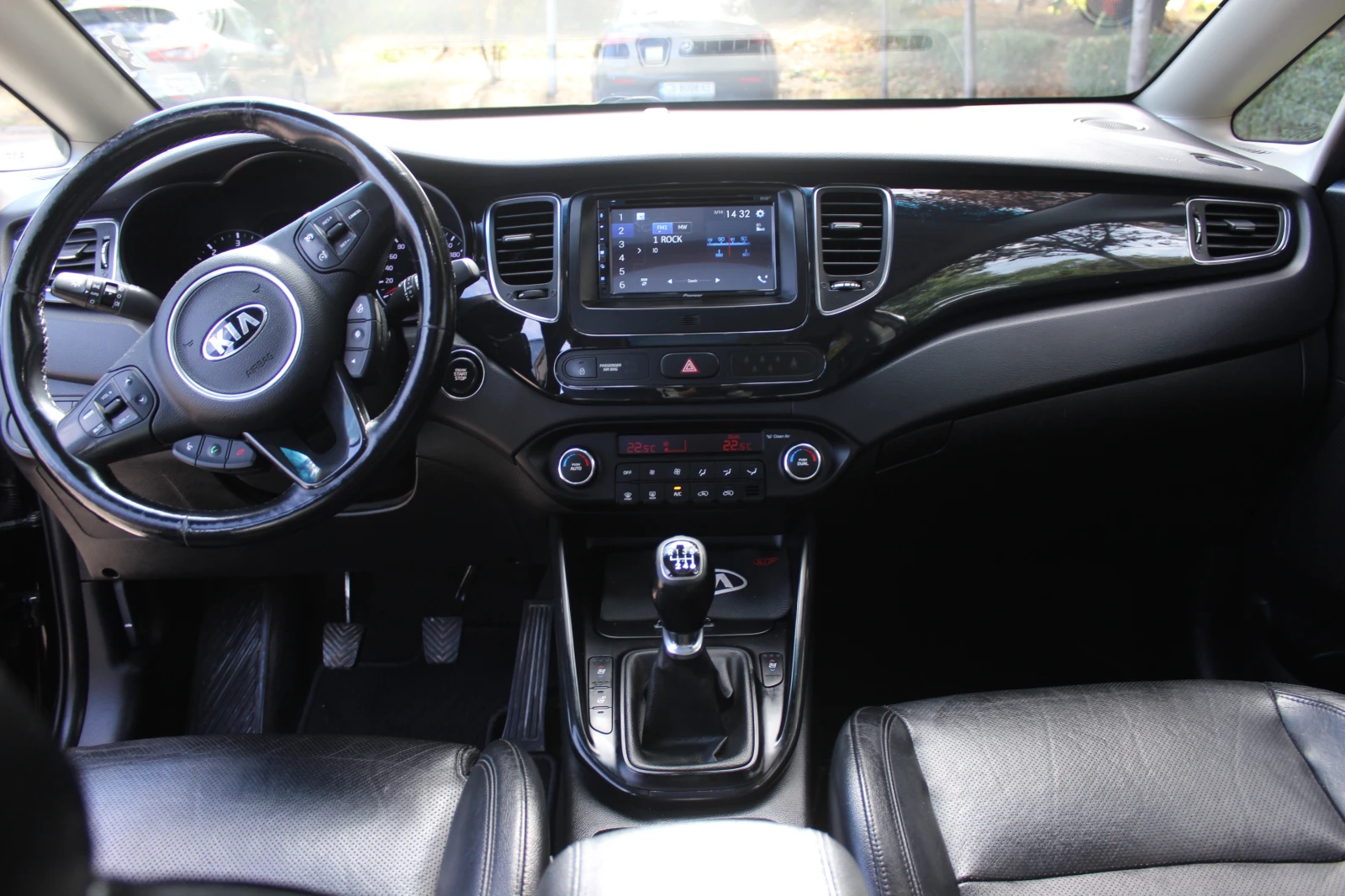 Kia Carens 1. 7 CRDi STYLE Panoramic Roof /  - изображение 5 | Auto.bg Kia Carens 1. 7 CRDi STYLE Panoramic Roof /  - изображение 5