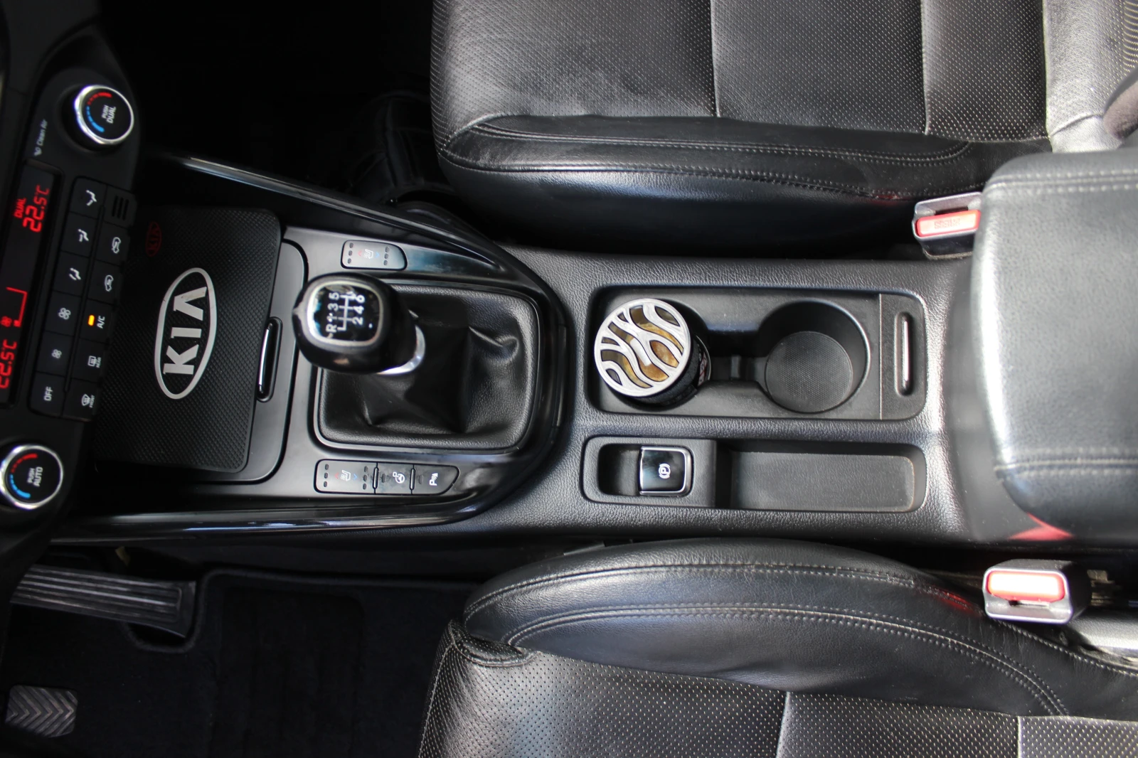 Kia Carens 1. 7 CRDi STYLE Panoramic Roof /  - изображение 8 | Auto.bg Kia Carens 1. 7 CRDi STYLE Panoramic Roof /  - изображение 8