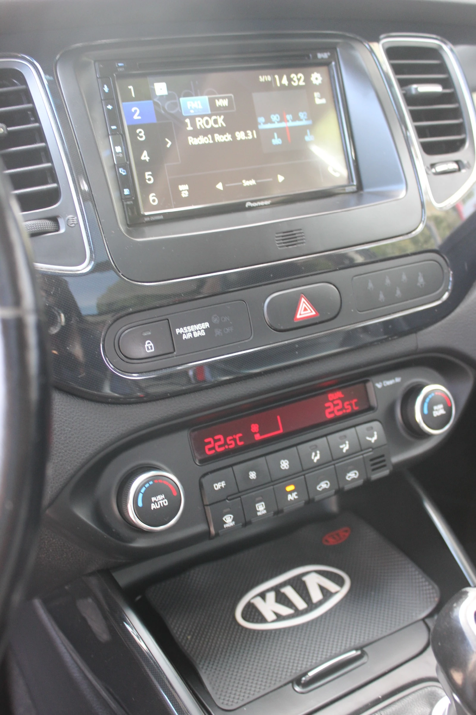 Kia Carens 1. 7 CRDi STYLE Panoramic Roof /  - изображение 7 | Auto.bg Kia Carens 1. 7 CRDi STYLE Panoramic Roof /  - изображение 7