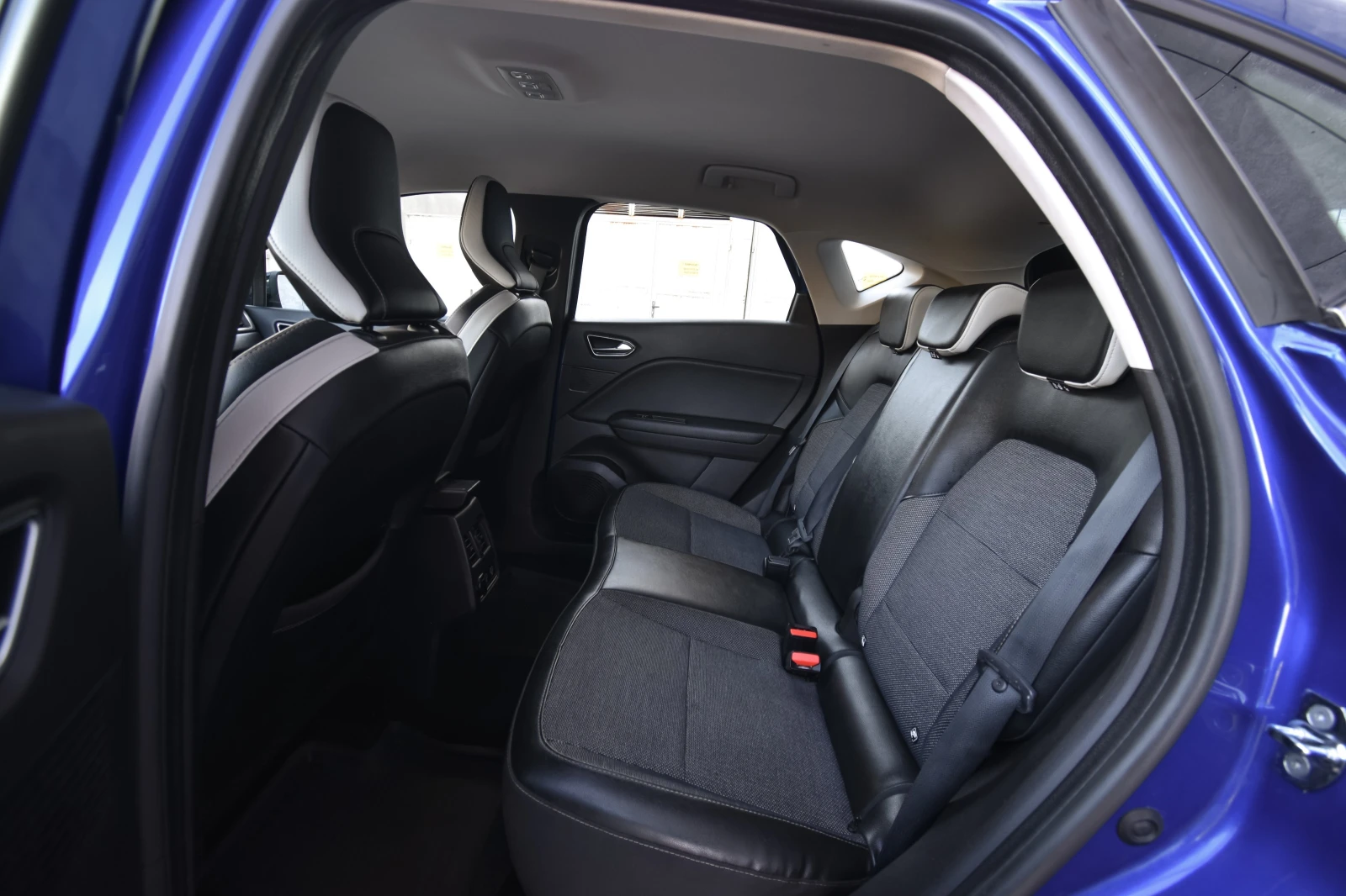 Renault Captur 1.3 I - изображение 9 | Auto.bg Renault Captur 1.3 I - изображение 9