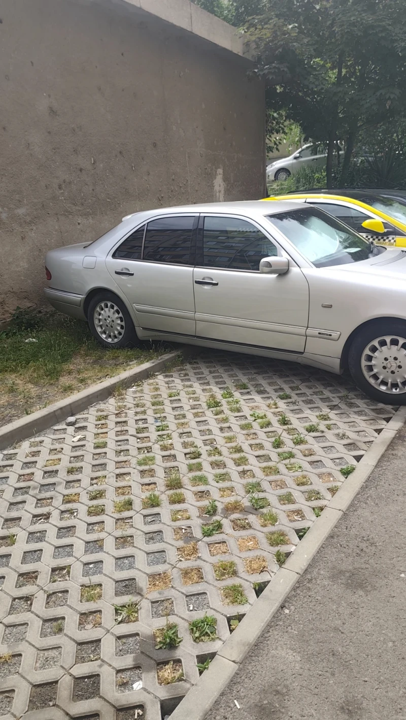 Mercedes-Benz E 220 - 2100 € / 4107.24 лв. - 87621604 1 | Car24.bg Mercedes-Benz E 220 - 2100 € / 4107.24 лв. - 87621604 1