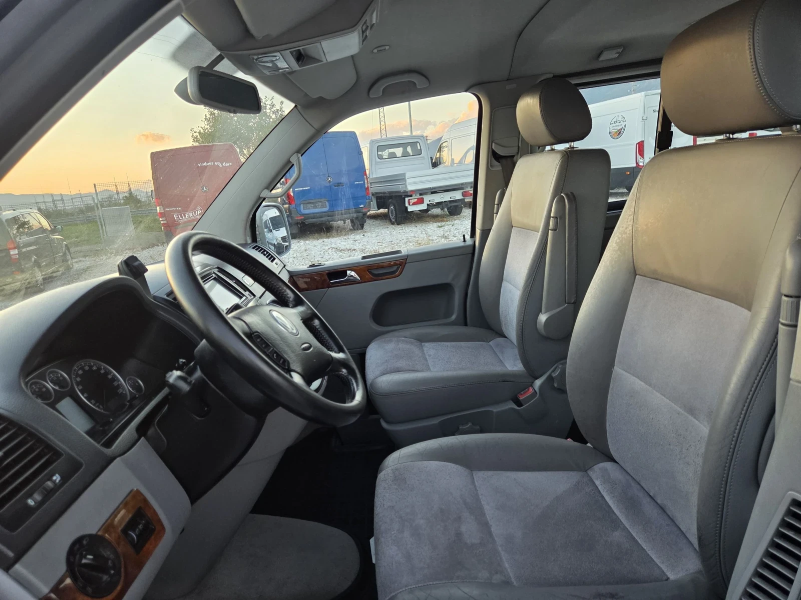 VW Multivan 2.5 TDI, Клима, Нави, Автомат - изображение 9 | Auto.bg VW Multivan 2.5 TDI, Клима, Нави, Автомат - изображение 9
