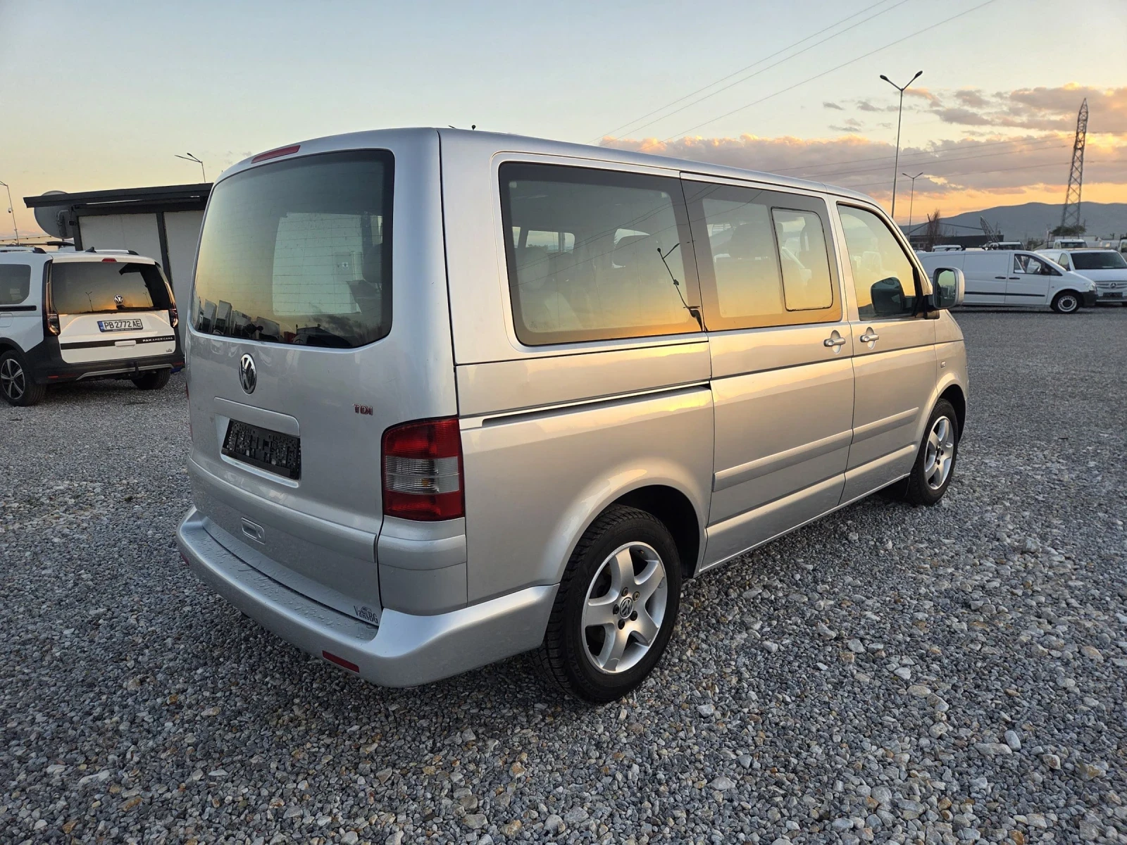 VW Multivan 2.5 TDI, Клима, Нави, Автомат - изображение 5 | Auto.bg VW Multivan 2.5 TDI, Клима, Нави, Автомат - изображение 5
