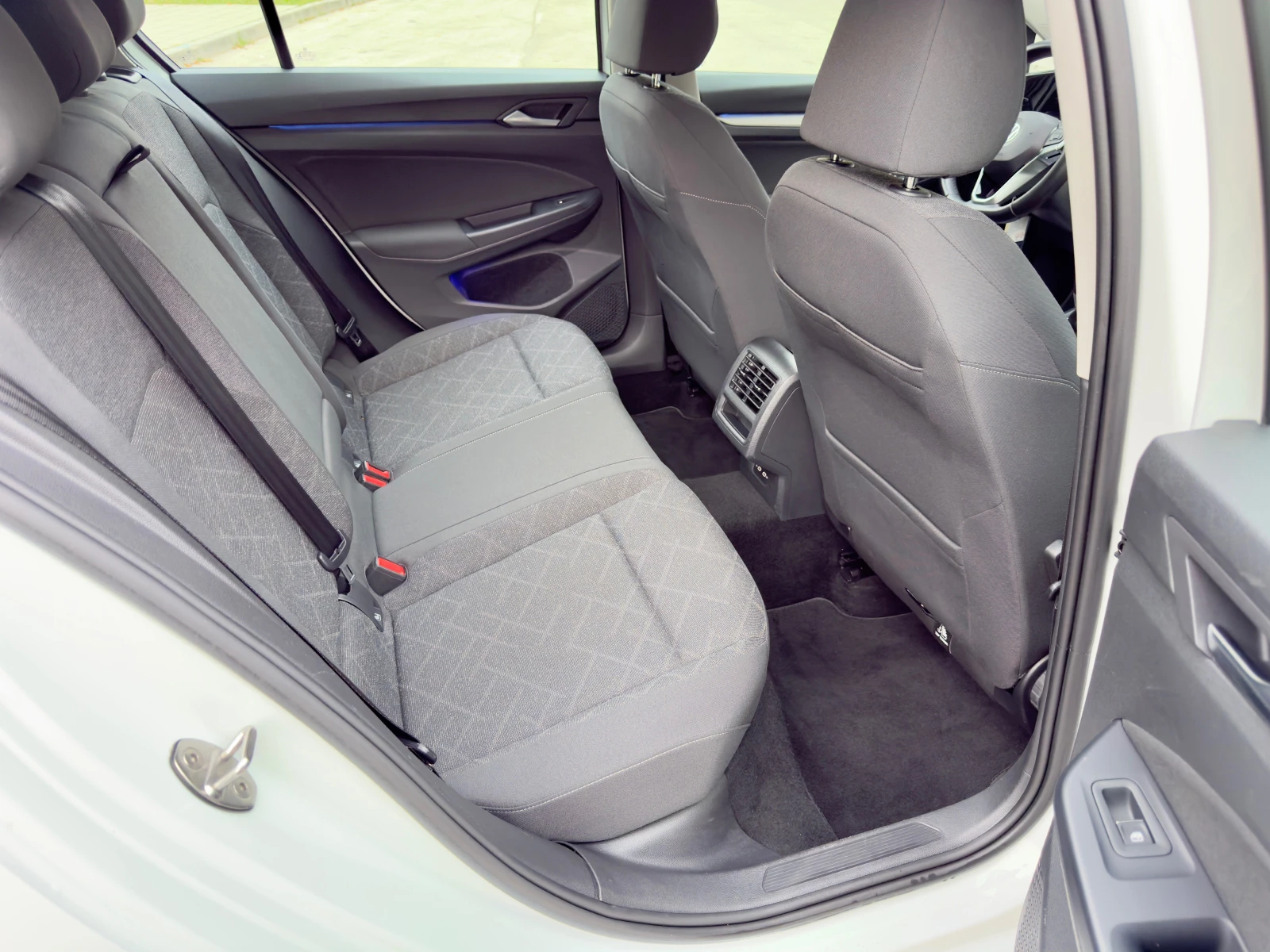 VW Golf 8* Life* 2.0TDI* 116k.c.* Euro6*  - изображение 9 | Auto.bg VW Golf 8* Life* 2.0TDI* 116k.c.* Euro6*  - изображение 9