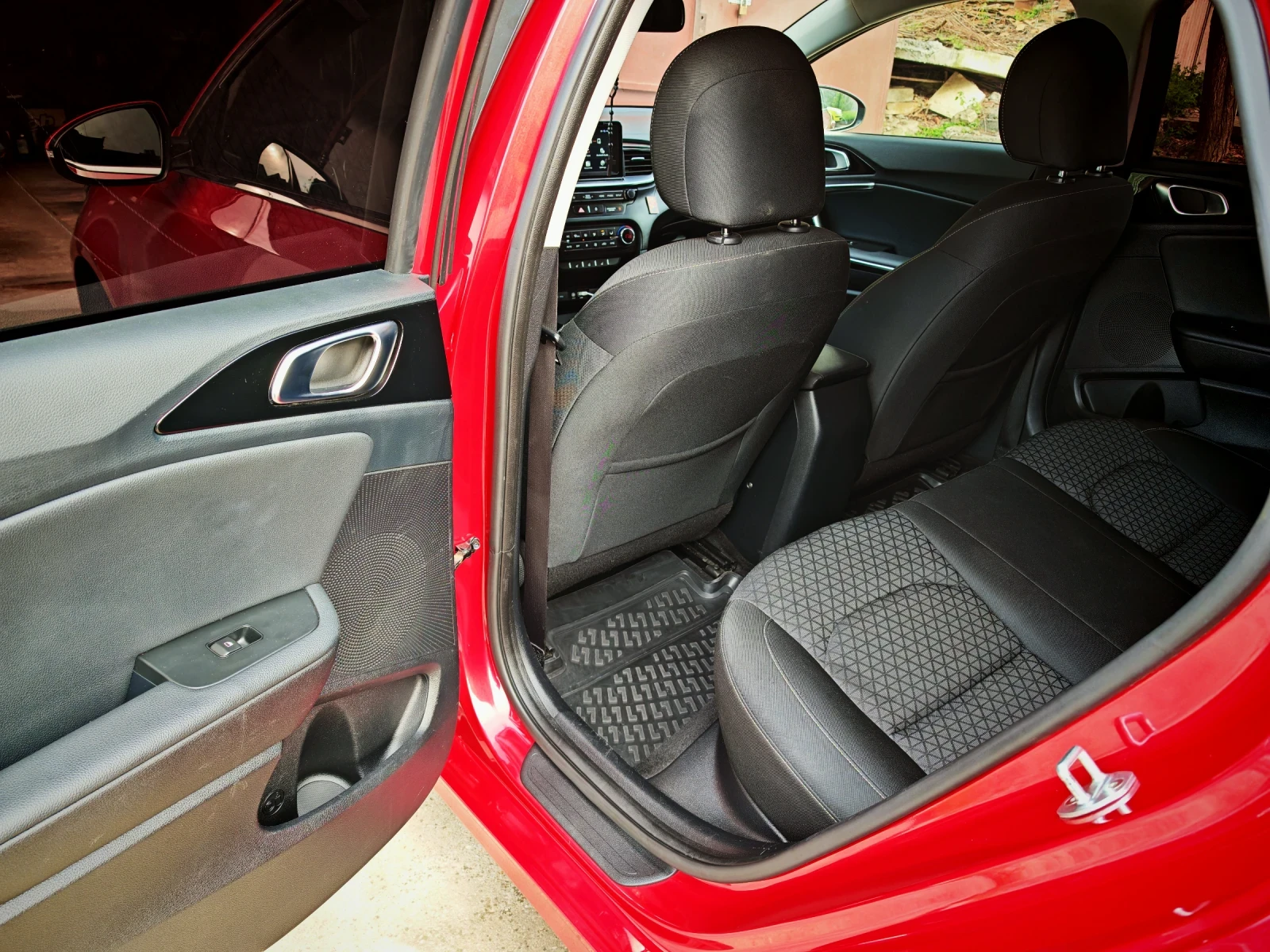Kia Ceed 1.4* 99k.* LPG* LED* KAMERA* NAVI - изображение 8 | Auto.bg Kia Ceed 1.4* 99k.* LPG* LED* KAMERA* NAVI - изображение 8