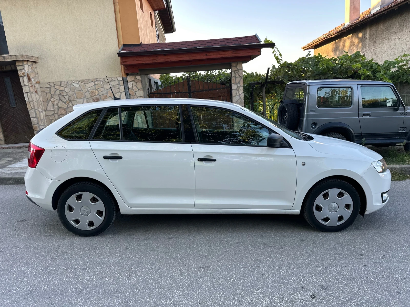 Skoda Rapid 1.2TSI 105k - изображение 4 | Auto.bg Skoda Rapid 1.2TSI 105k - изображение 4